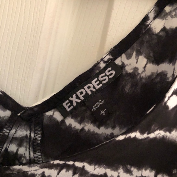 Express Black&White Top - Picture 2 of 3